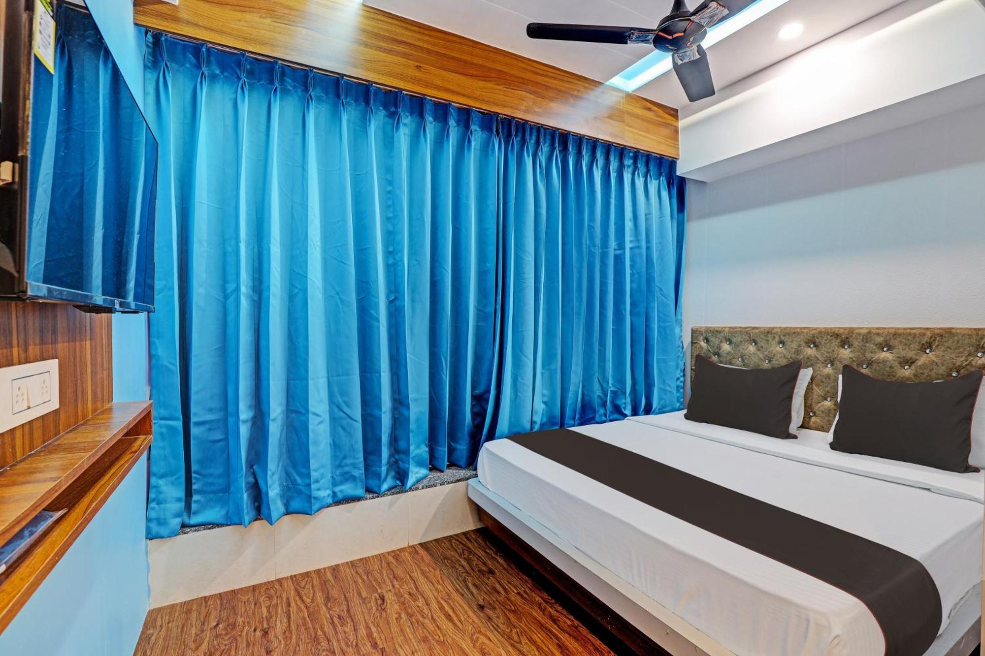Collection O Hotel Swarg Surat Exterior foto